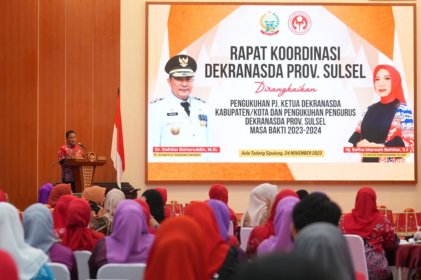 Disaksikan Pj Gubernur Sulsel, Sofha Marwah Bahtiar Kukuhkan Enam Pj Ketua Dekranasda Kabupaten Kota