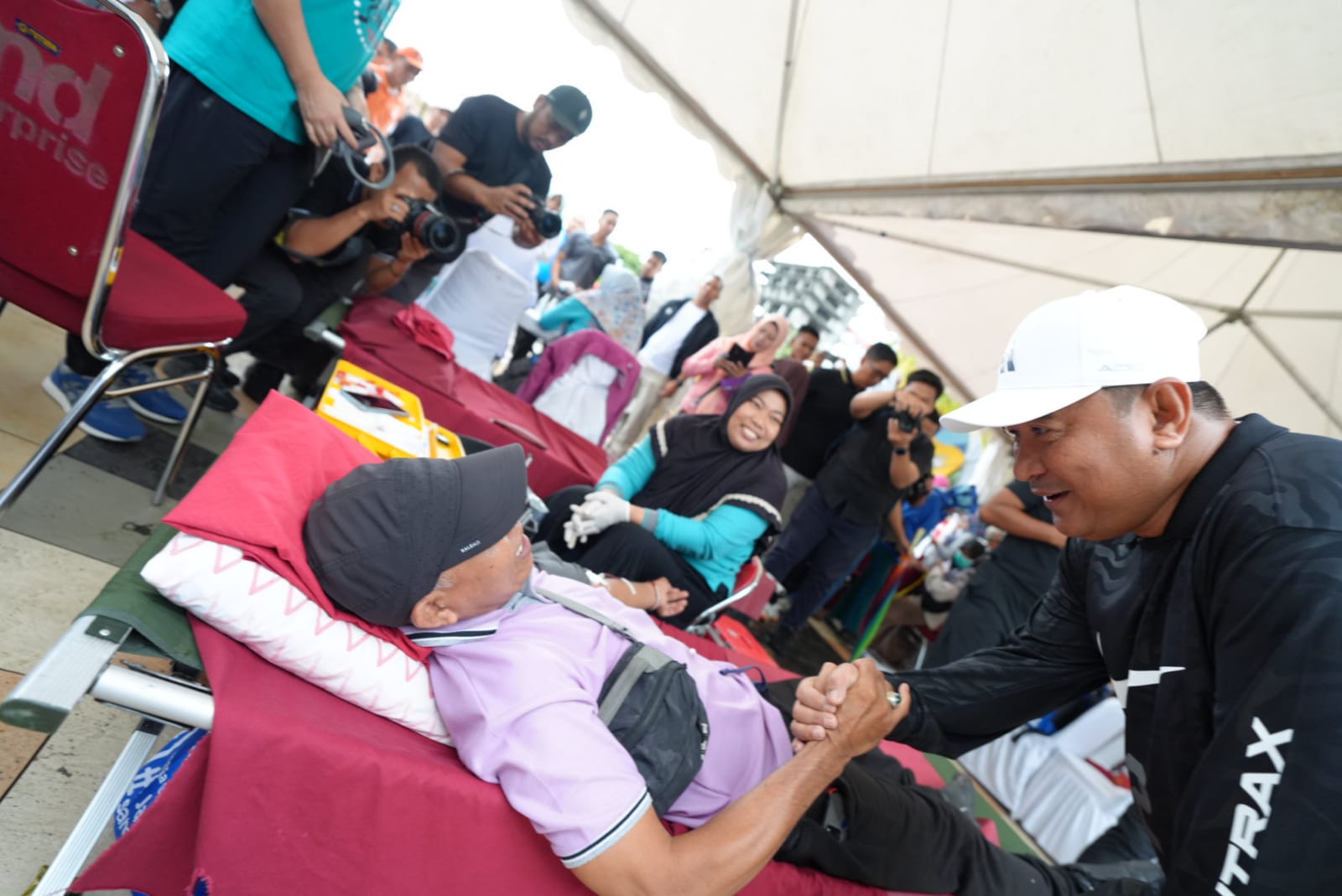 Cooling Down Jelang Pemilu 2024, Pj Gubernur Sulsel Inisiasi Jalan Sehat dan Bakti Sosial di Pantai Losari