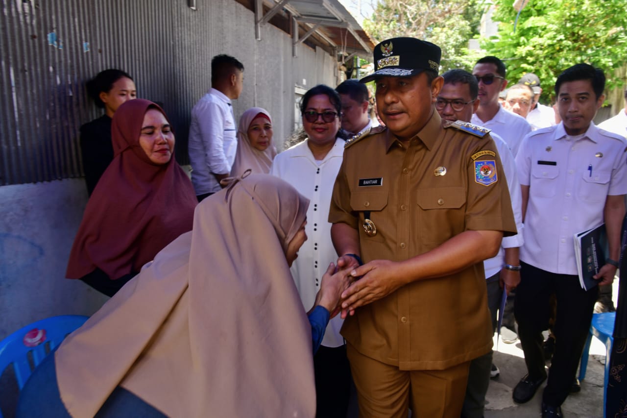 Turut Berbelasungkawa, Pj Gubernur Sulsel Silaturahmi ke Keluarga Petugas KPPS yang Meninggal Dunia