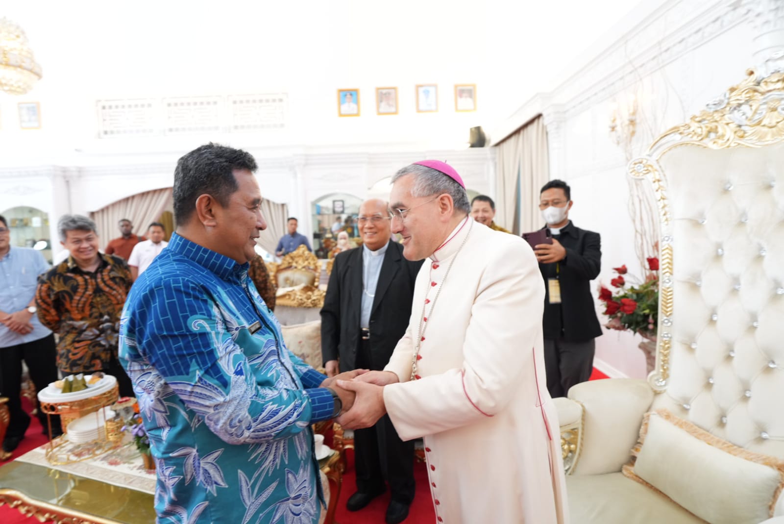 Pj Gubernur Sulsel Jamu Dubes Vatikan dan Rombongan