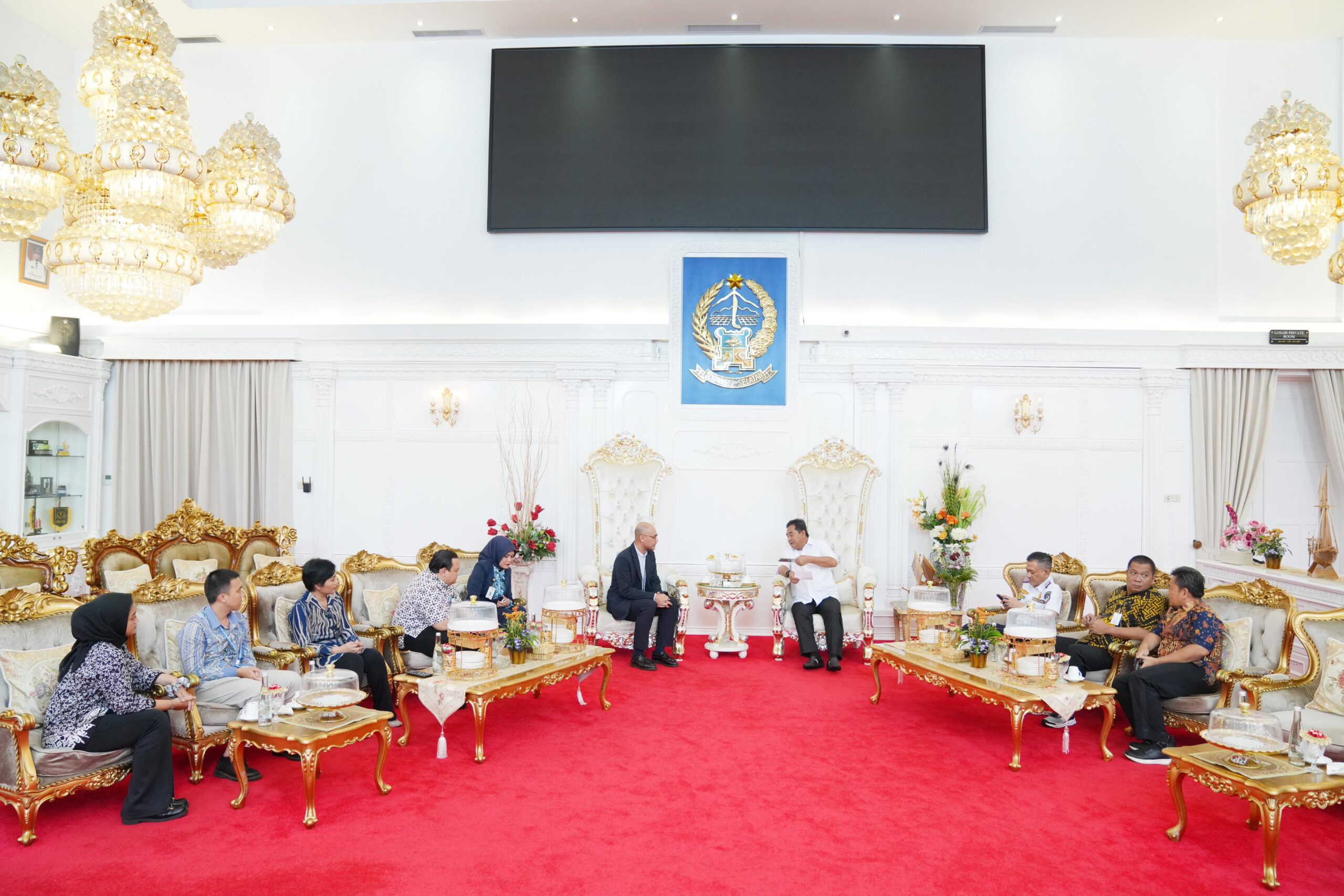 Pj Gubernur Sulsel Minta Garuda Indonesia Tambah Rute Penerbangan Domestik dan Internasional