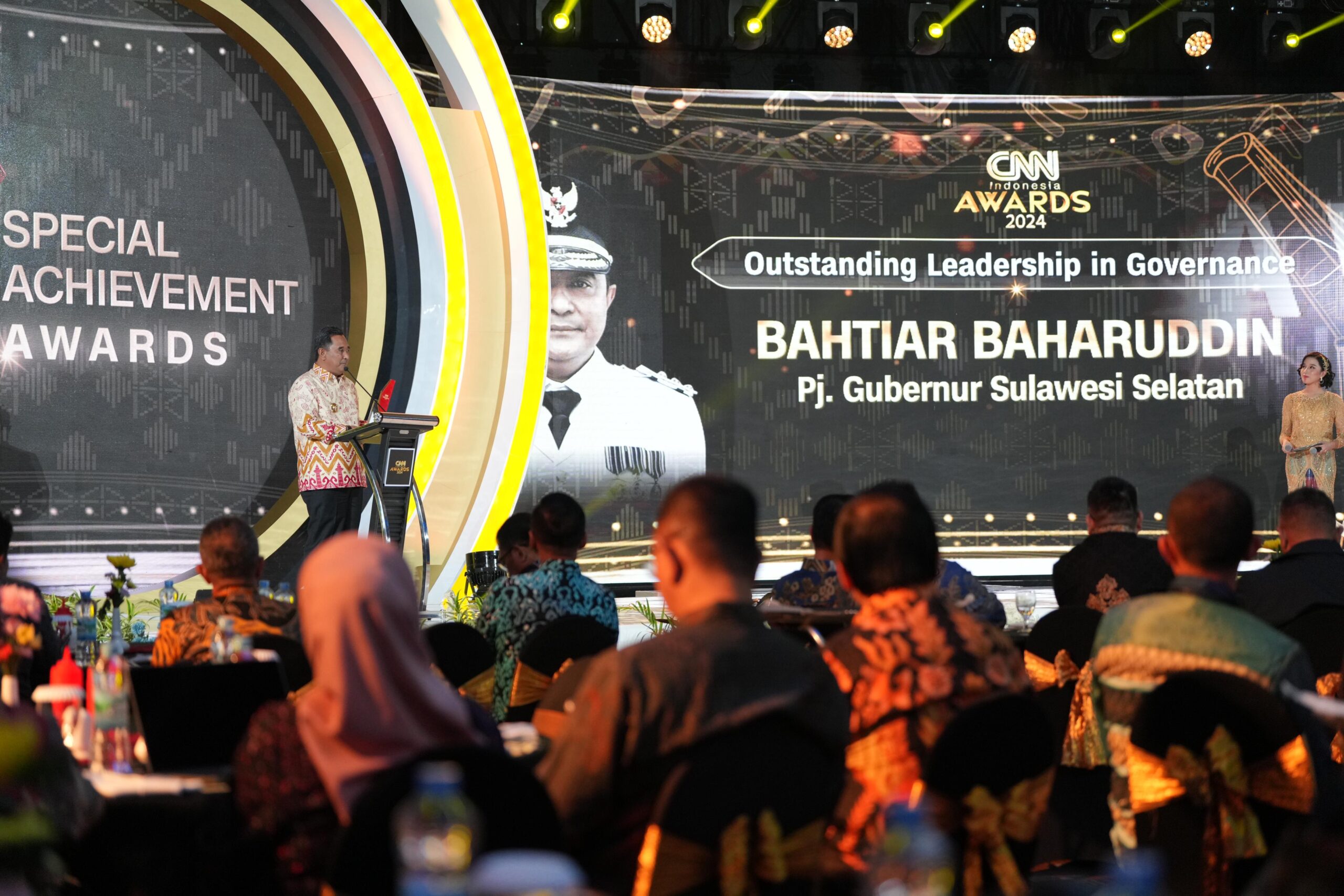 Pj Gubernur Bahtiar Baharuddin Raih CNN Indonesia Awards Kategori Excellence Governance Leadership