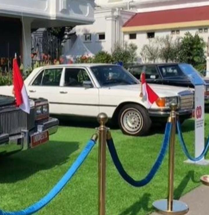 Dalam Rangka Meriahkan HUT RI 80 Mobil Antik Mejeng di Istana Jakarta.