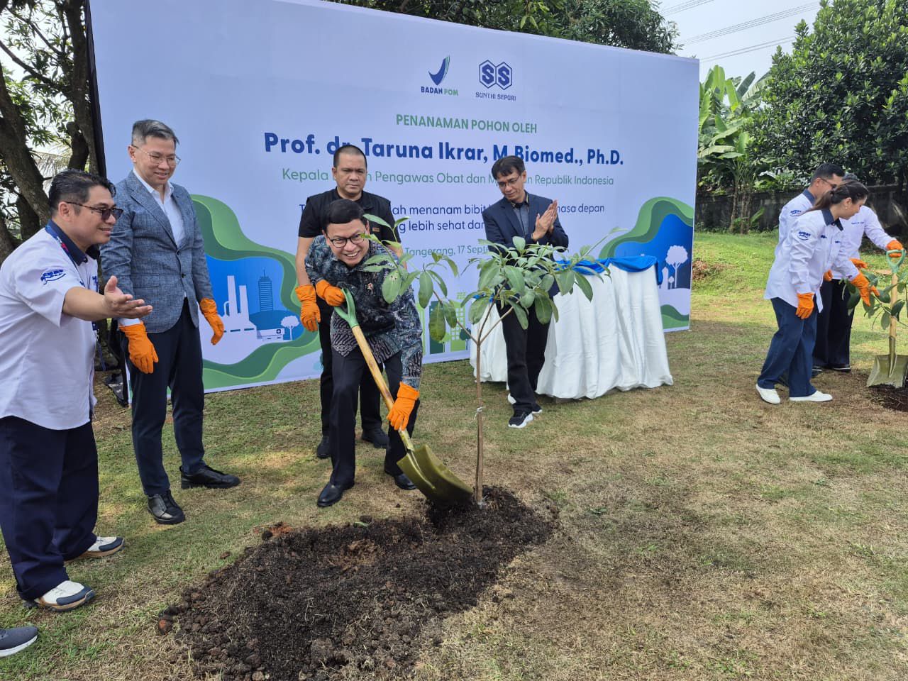 Taruna Ikrar Kepala BPOM RI, Tanam Pohon & Resmikan Fasilitas Sunthi Sepuri