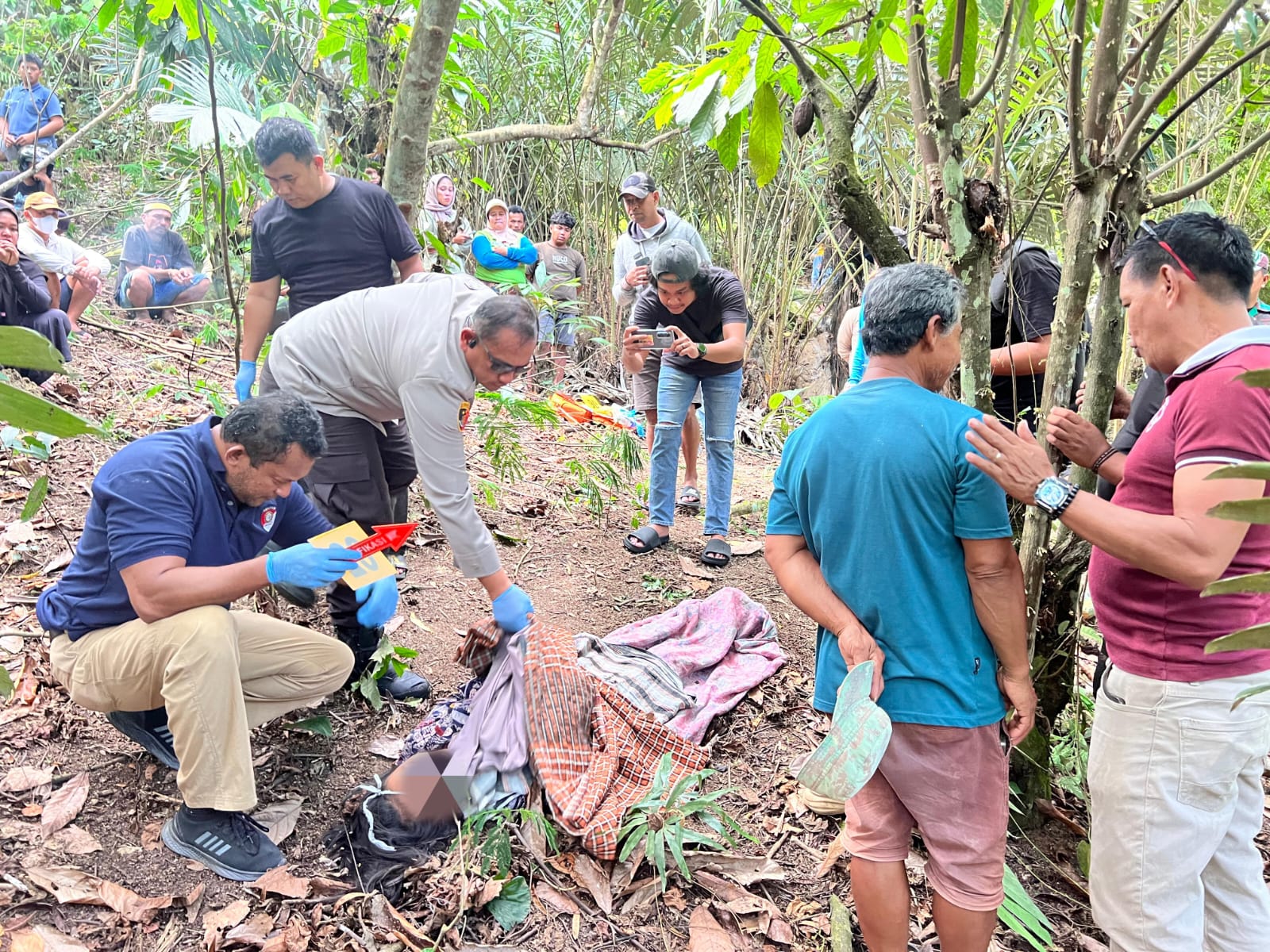 Seorang Perempuan Meninggal Di Kebun, Diduga Dibunuh Suaminya Sendiri