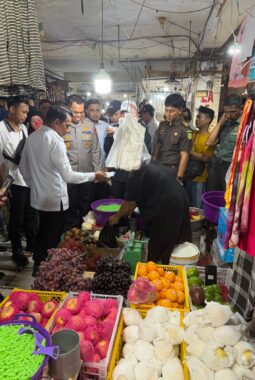 Pastikan Harga Dan Stok Barang Stabil  Mencukupi  Jelang Puasa, Bupati Sidrap Datangi Pasar