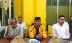 Wakil Ketua DPRD Sulsel Rahman Pina Awali Kegiatan Amaliah Ramadhan Dengan Berbagi Takjil Di Kantor Golkar 