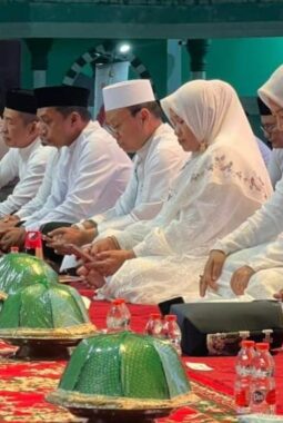Di Tabligh Akbar Bersama Ustadz Das’ad Latif, Bupati Sidrap Raih Gelar Doktor Honoris Causa