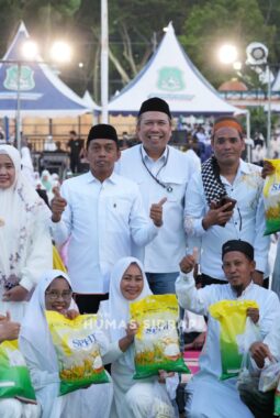 Pemkab  Sidrap Salurkan Bantuan UMKM dan Beras bagi Warga Pada Acara Tablik Akbar