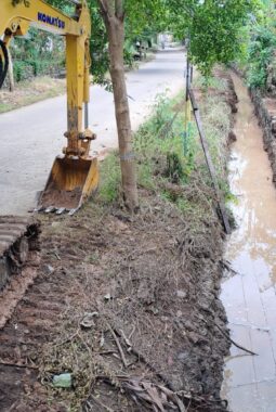 Atasi Banjir Tahunan di Manggala, Pemkot Makassar Turunkan Excavator Normalisasi Drainase Blok 10