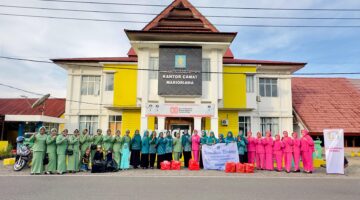 Tebar Kebaikan di Bulan Suci, Tripika Marioriawa dan Organisasi Wanita Kompak Bagi-Bagi Takjil