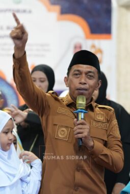 Safari Ramadan Terus Bergulir, Bupati Syaharuddin Puji Pertumbuhan Ekonomi Desa Bila Riase 