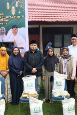 Wali Kota Makassar- Ketua TP PKK Bareng SKPD Tutup Safari Ramadan di Kecamatan Kepulauan Sangkarrang