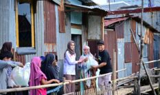 Wakili Ketum IKA Unhas, Cicu Kembali Turun Bagi Beras