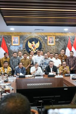 Wali Kota Makassar Ikuti Rakor Nasional Percepatan Implementasi PSEL Bersama Menko Pangan