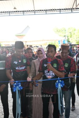 Putar Roda Ekonomi dari Desa, Bupati Resmikan AJ Sport Apparel di Talumae