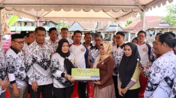 Wakil Bupati Sidrap Serahkan Santunan Rp150 Juta untuk Guru Korban Kebakaran