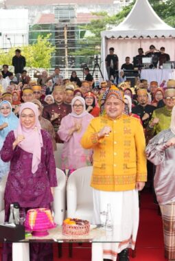 Kado Hardiknas untuk Warga Makassar, Munafri Tambah Insentif Guru hingga Fasilitas Siswa di Sekolah