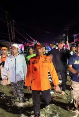 Setiba Dari Jakarta, Bupati Syahar Meninjau Langsung Banjir Amparita