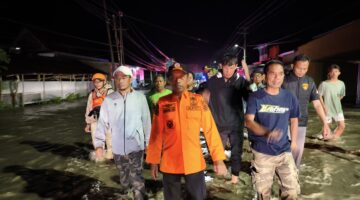 Setiba Dari Jakarta, Bupati Syahar Meninjau Langsung Banjir Amparita