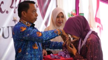 Salami Siswa Satu per Satu, Bupati Syaharuddin Larut dalam Keharuan Perpisahan SMPN 1 Watang Pulu