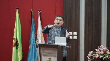 Kuliah Umum di FH Unhas, Appi Cerita Perjuangan dari Penyiar Radio hingga Wali Kota Makassar