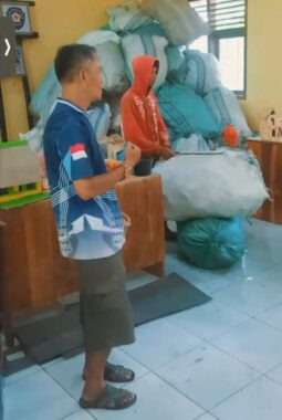 Ubah Sampah Plastik Jadi Cuan, SMPN 2 Watang Pulu Sidrap Dapat Pujian Selangit dari Bupati Syahar