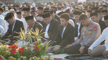 Munafri-Aliyah Kompak Salat Idul Adha Bersama Ribuan Warga di Karebosi, Serukan Perkuat Kepedulian Sosial