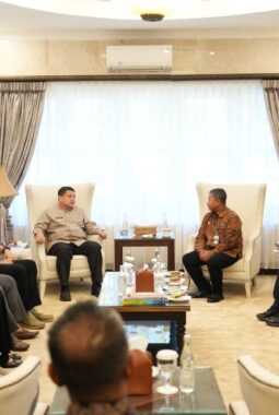 Dukung Stadion Untia, PIP Serahkan Aset ke Pemkot Makassar