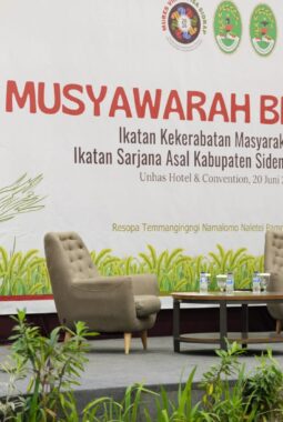 Dari Ekonomi hingga Infrastruktur, Bupati Sidrap Paparkan Capaian Pemerintahan di Mubes IKM-ISA