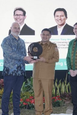 Munafri Raih Pengakuan Dunia, Program RISE Antar Kota Makassar Terima WRI Ross Center Prize 2025–2026