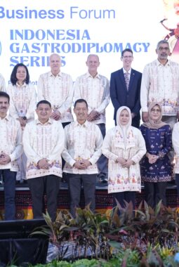 Munafri Tawarkan Makassar sebagai Gerbang Investasi Indonesia Timur di Hadapan 28 Negara Sahabat
