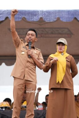 Bupati Syaharuddin Pimpin Simulasi Pembukaan Porsenijar PGRI Sulsel, Periksa Satu per Satu Detail Acara