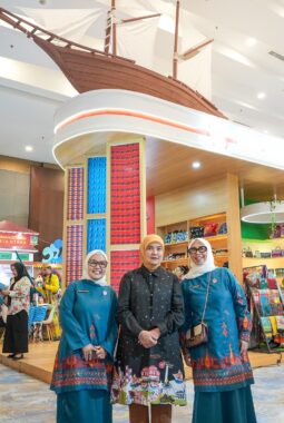Aliyah Mustika Ilham Tinjau Booth Kota-Kota Peserta APEKSI, Serap Inovasi untuk Makassar