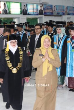 Universitas Ichsan Sidrap Wisuda 140 Sarjana, Wakil Bupati Ajak Lulusan Berkontribusi bagi Kemajuan Daerah
