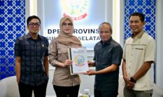 Berkas Usulan  Hak Angket CPI Kembali  Diserahkan ke Ketua DPRD Sulsel di Ruang Kerjanya