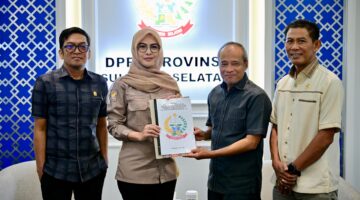 Berkas Usulan  Hak Angket CPI Kembali  Diserahkan ke Ketua DPRD Sulsel di Ruang Kerjanya