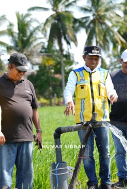 Pagi hingga Malam, Bupati Sidrap Susuri Saluran Irigasi di Kecamatan Kulo