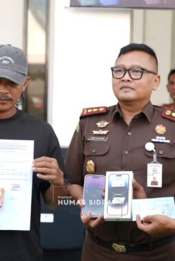 Wujud Penegakan Hukum Transparan, Bupati Syaharuddin Pimpin Pemusnahan Barang Bukti dan Penjualan Langsung di Kejari Sidrap