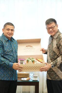 Wali Kota Makassar-Dubes Singapura Bahas Progran Penguatan Kapasitas ASN hingga Masyarakat