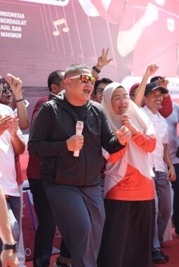 Porseni HUT ke-81 RI di Pemkot, Appi-Melinda Tutup dengan Duet Lagu “Kamu Gak Sendiri” dan “Bento”