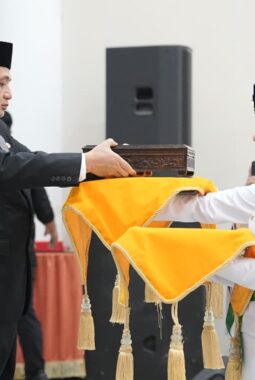 Munafri Kukuhkan 70 Paskibraka Kota Makassar untuk Upacara HUT RI ke-81 di Karebosi