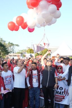 Jalan Sehat Bareng Warga, Munafri Titip Pesan untuk Jaga Kebersihan Makassar