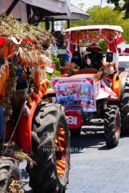 Semarak HUT RI, Ratusan Alsintan Penuhi Jalanan Sidrap