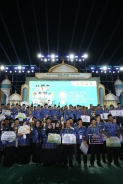 Wali Kota Makassar Dampingi Menag Tutup MTQ VIII KORPRI Nasional di Pangkep