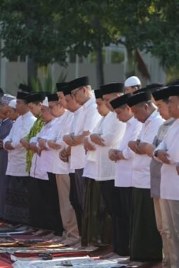 Munafri dan Warga Makassar Salat Istisqa Bermunajat Memohon Hujan di Tengah Kemarau Panjang