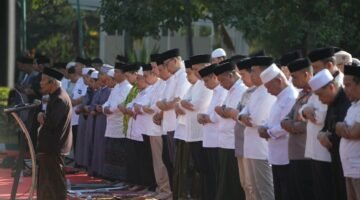 Munafri dan Warga Makassar Salat Istisqa Bermunajat Memohon Hujan di Tengah Kemarau Panjang