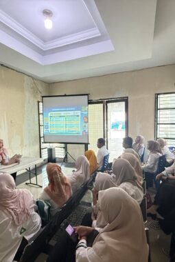 Capacity Building Petugas Retribusi Persampahan, Bapenda Sidrap Dorong Pembayaran QRIS yang Praktis