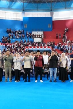Wali Kota Munafri Dampingi Mensos RI Luncurkan Gerakan Peduli Tetangga di Makassar