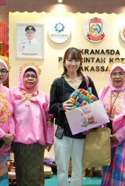Dari Cora’ La’ba hingga Sarung Basah, Dekranasda Makassar Bawa Ragam Kriya ke INACRAFT 2026
